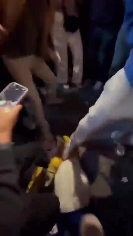 驚！尼克斯大勝步行者后，哈利伯頓遭主場球迷群毆